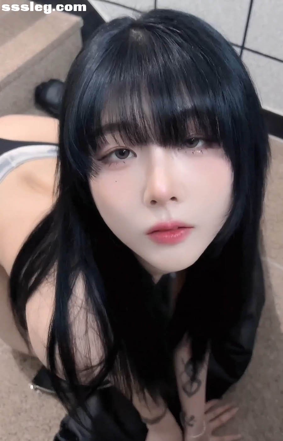 V.jpg