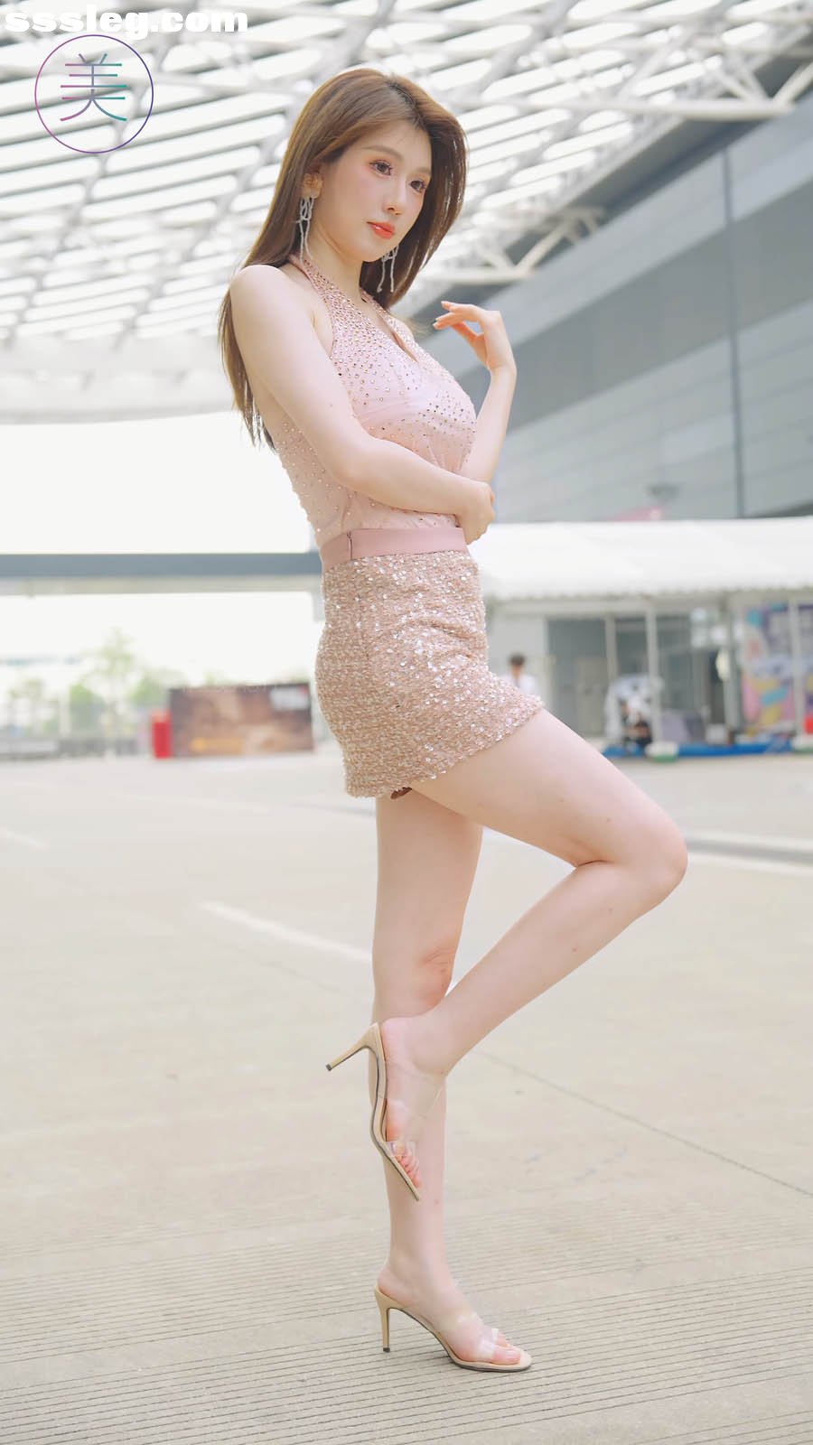 V (1).jpg