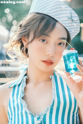 [YITUYU艺图语]2025.11.28 夏末雪色 波子汽水[14P295M]